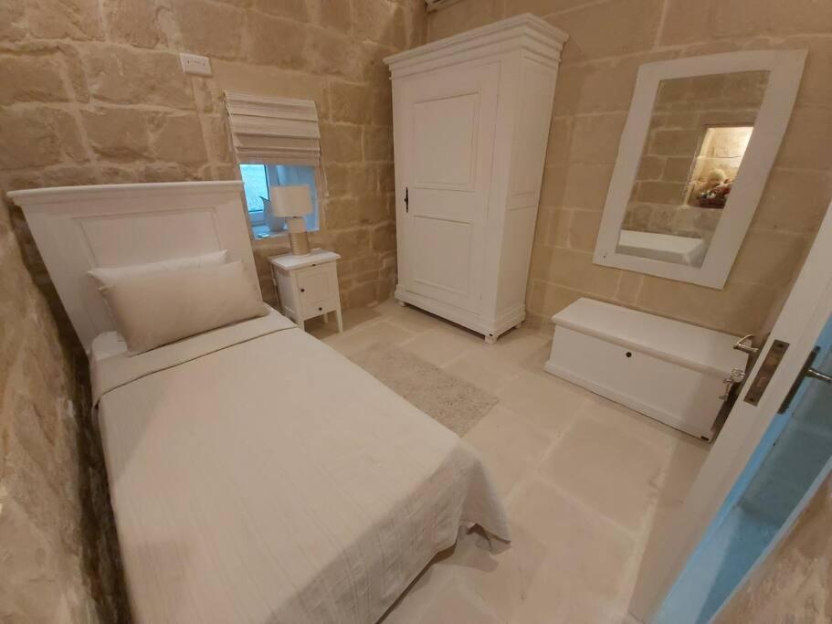 Farmhouse Villa With Large Pool And Garden In Gozo Għarb Exterior foto